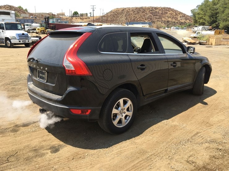 2012-volvo-xc60-image-3