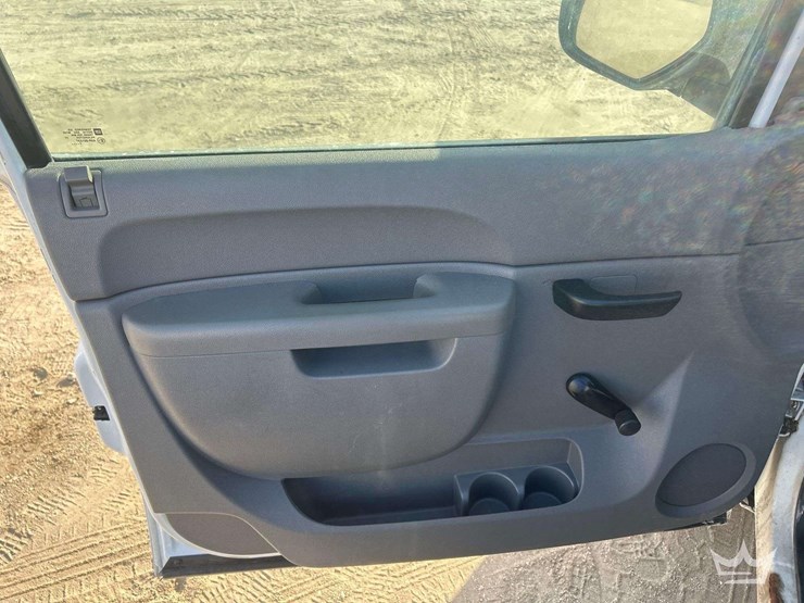 2012-chevrolet-silverado-2500hd-image-10