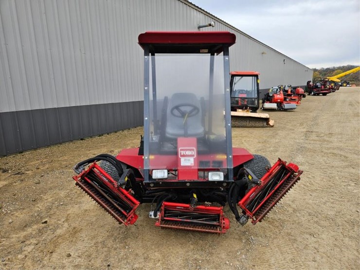 #3133-•-toro-reel-master-5200-fairway-mower-image-8