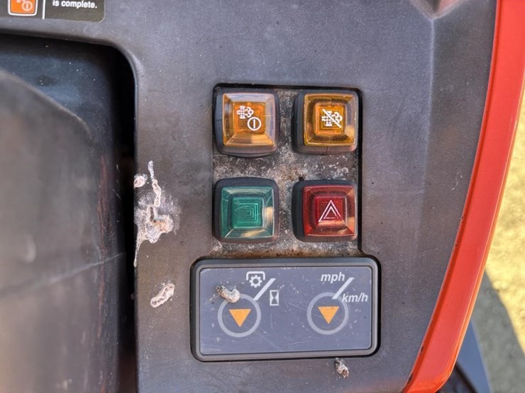 2019-kubota-m7060d-image-29