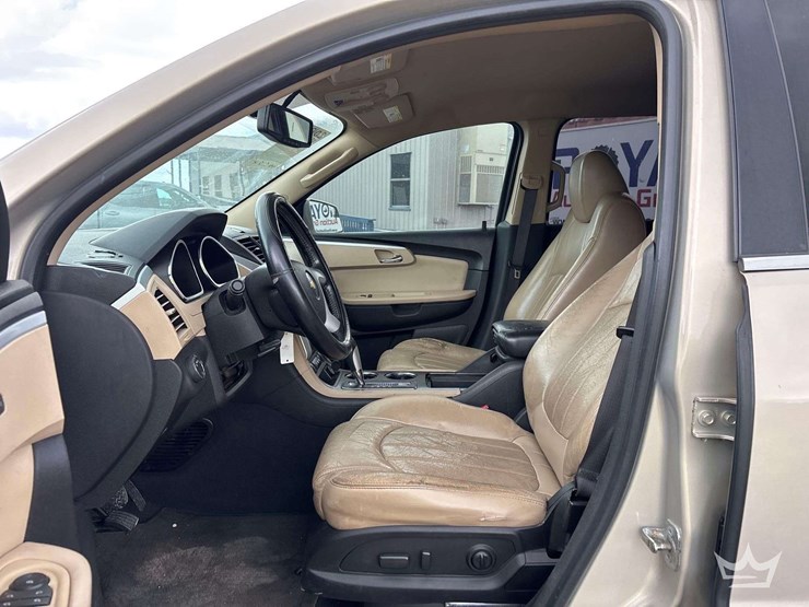 2010-chevrolet-traverse-image-12