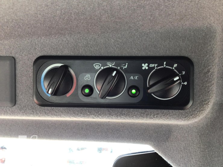 2015-kubota-m7060-image-18