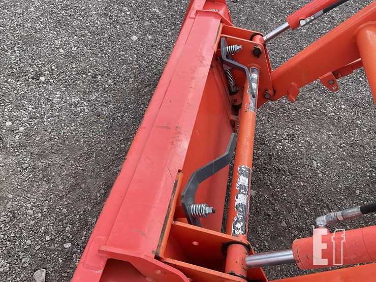 2018-kubota-l4701-image-11