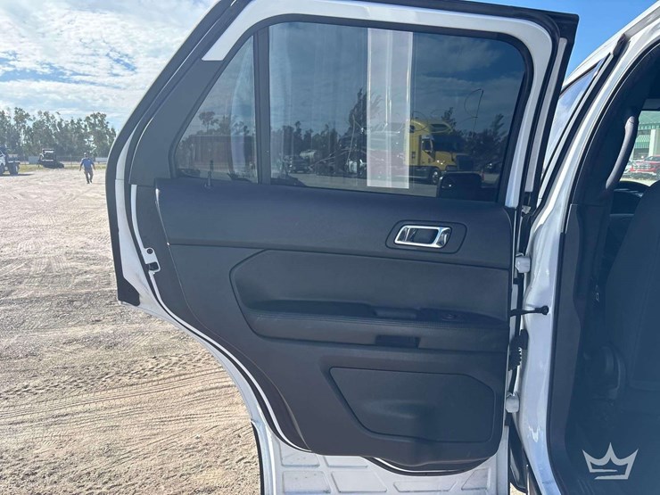 2018-ford-explorer-image-17