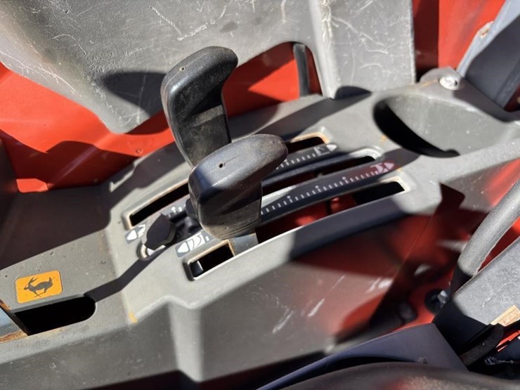 2019-kubota-m7060d-image-34