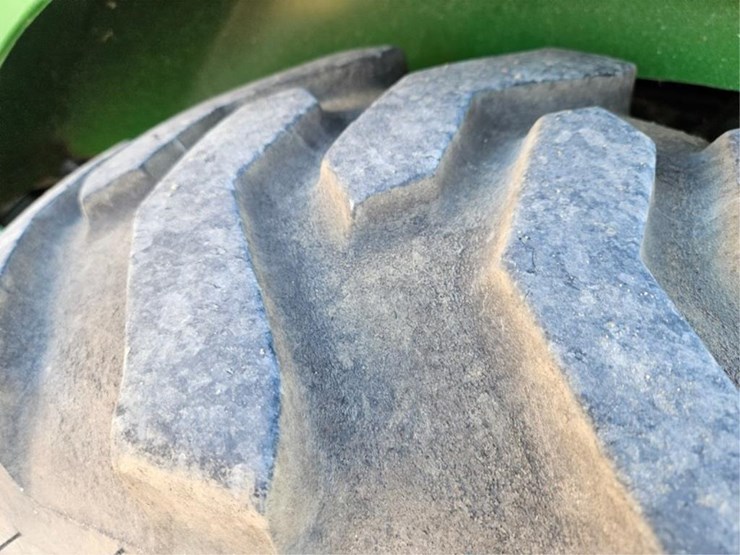 john-deere-2320-image-41