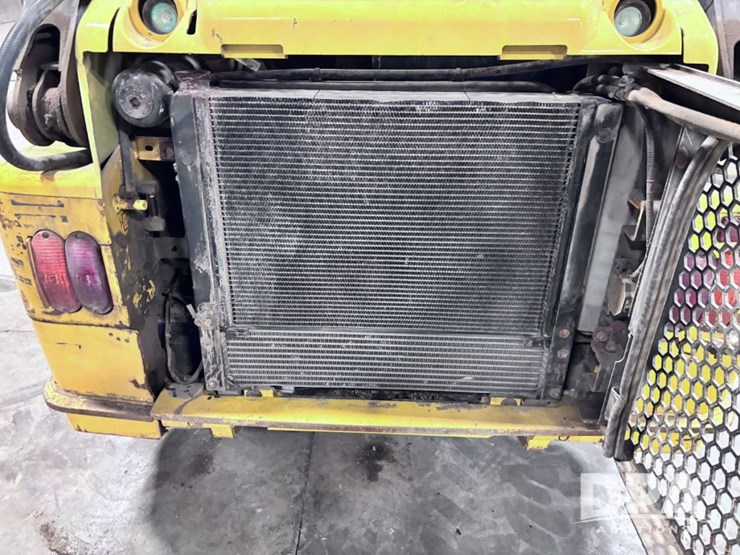 2011-new-holland-l218-image-28