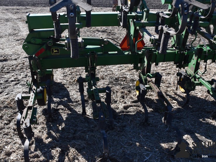 john-deere-845-image-16