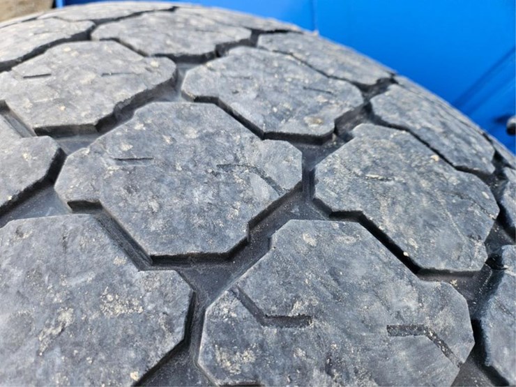 new-holland-tn65-image-42