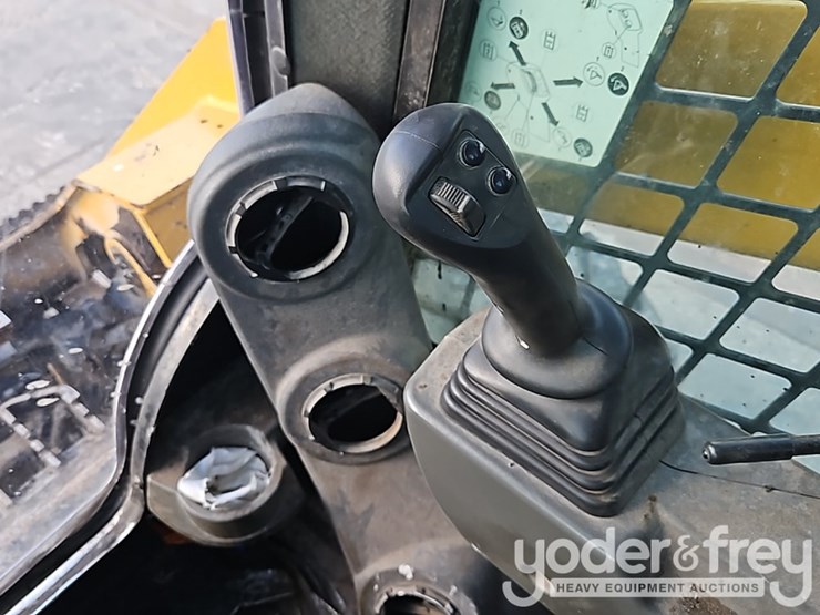 2019-caterpillar-262d3-image-21