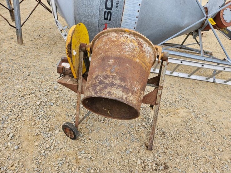 #3610-•-110-volt-concrete-mixer-image-8