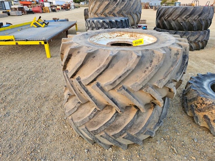 #3139-•-(2)-60/60/30.5-floater-tires-&-rims-image-3