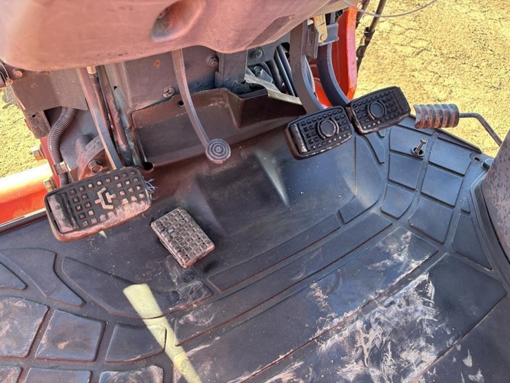 2018-kubota-m5-111d-image-40