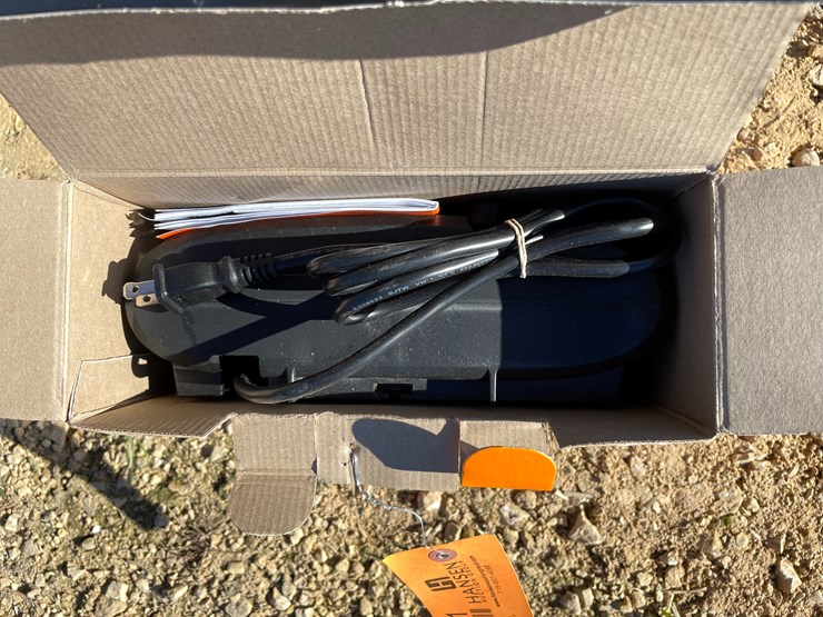 #5951-•-gallagher-m1100-electric-fencer-image-5