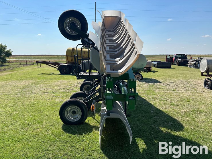 willmar-redball-642e-hooded-sprayer-image-4