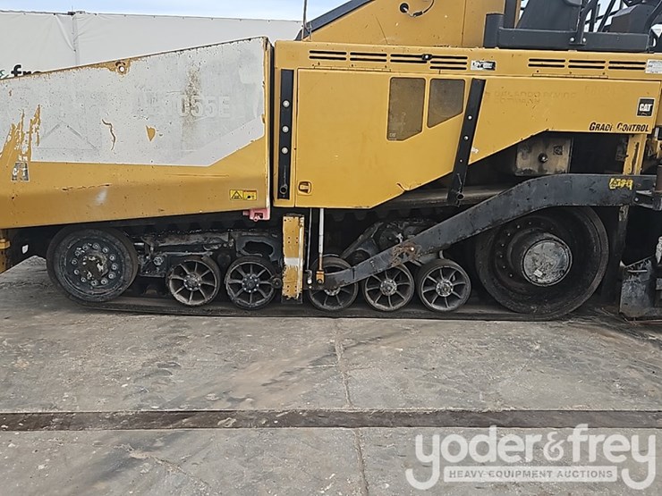 2012-caterpillar-ap-1055e-image-18