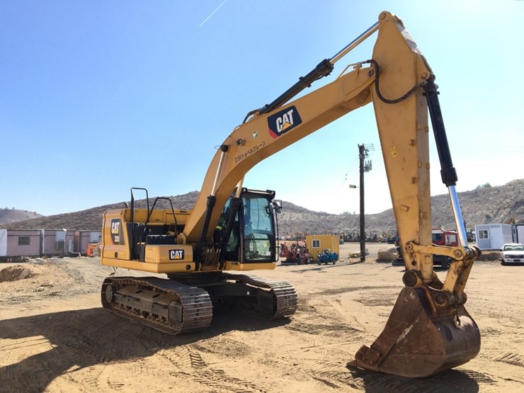 2019-caterpillar-320-image-2