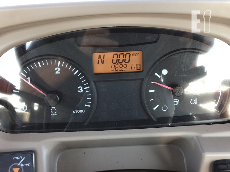 2015-kubota-m7060-image-14