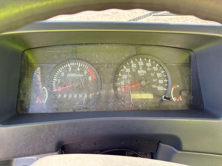 2016-isuzu-npr-image-32