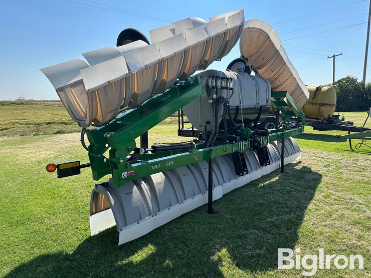 willmar-redball-642e-hooded-sprayer-image-3