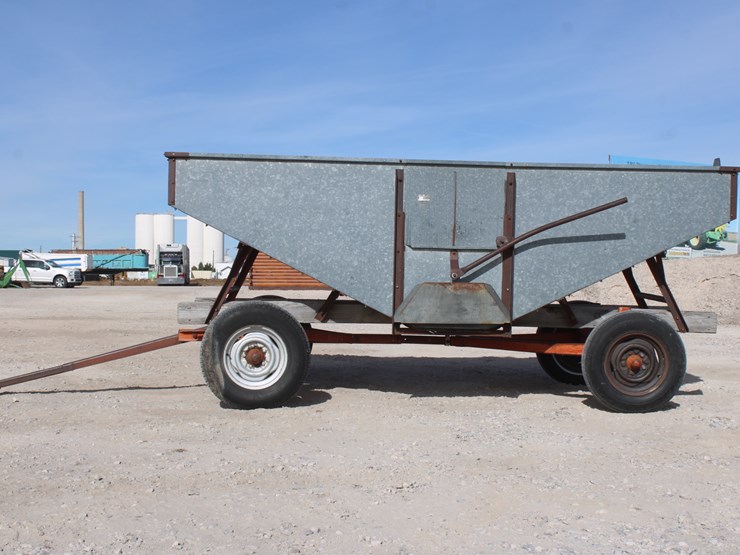 new-holland-180-image-1