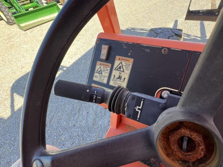 2013-sky-trak-6042-image-12