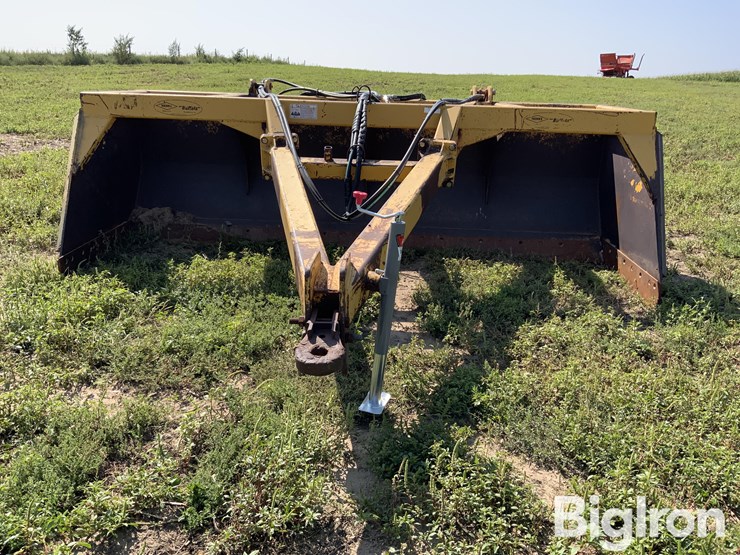 henke-buffalo-12’-feedlot-scraper-image-2