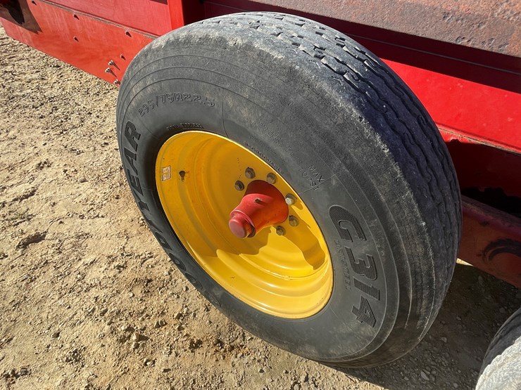 new-holland-195-image-25