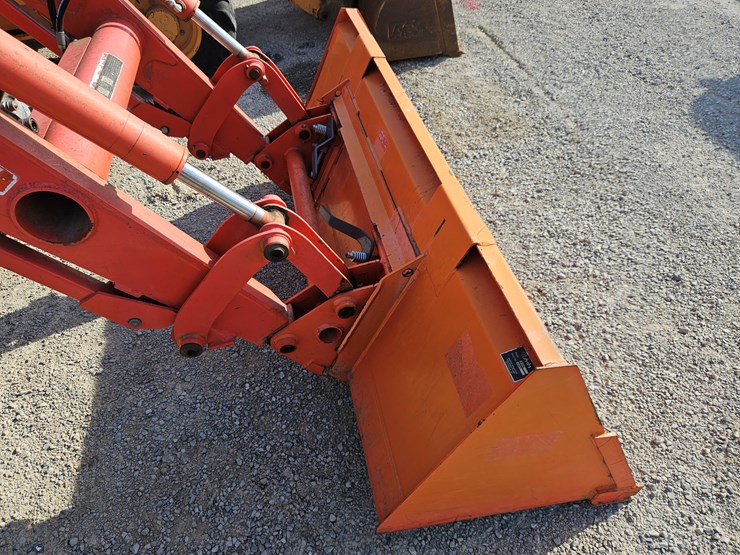 2020-kubota-m6-131-image-23