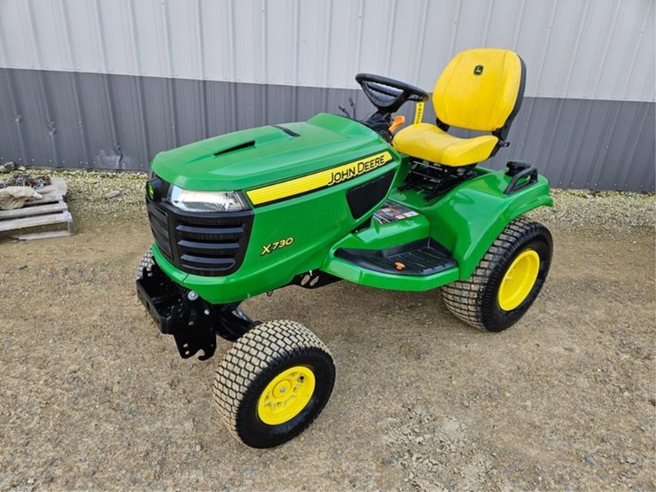 john-deere-x730-image-1