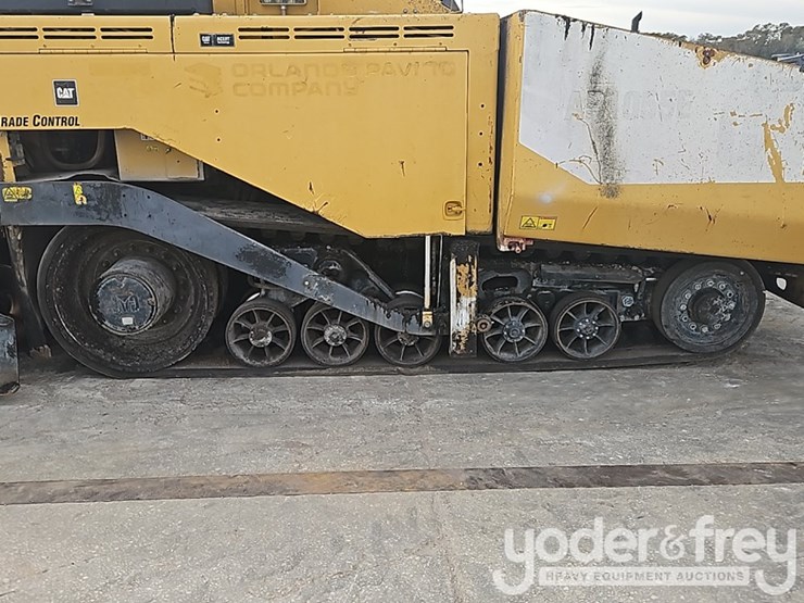 2012-caterpillar-ap-1055e-image-10