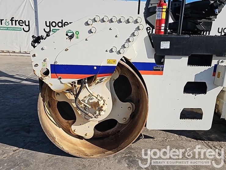 2014-caterpillar-cb54xw-image-12