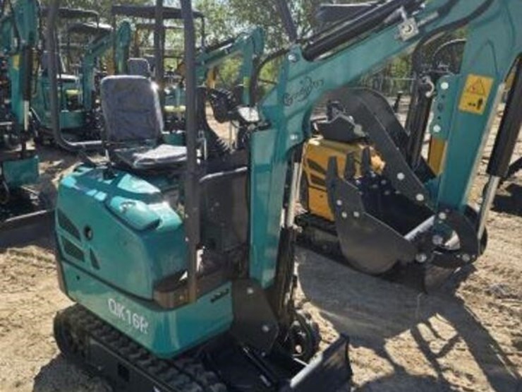 cfg-mini-excavator-qk16r-w-hydraulic-thumb-image-2