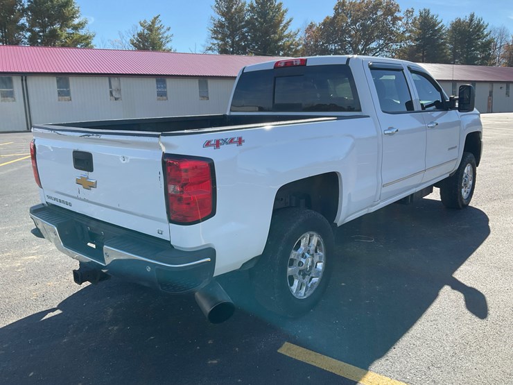 2015-chevrolet-silverado-image-3