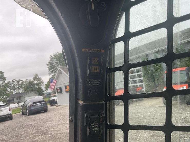 2021-bobcat-t870-image-22