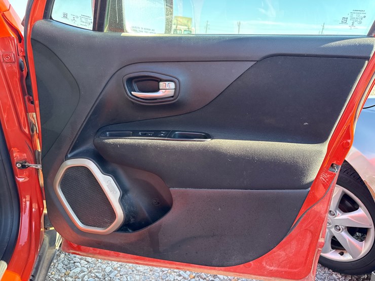 2017-jeep-renegade-image-16