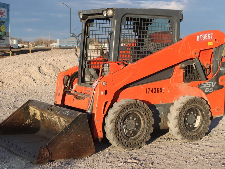 kubota-ssv65-image-26