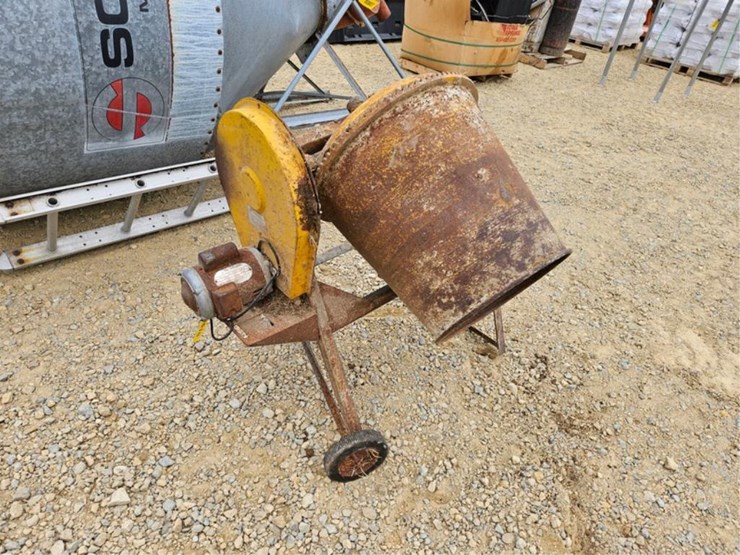 #3610-•-110-volt-concrete-mixer-image-2