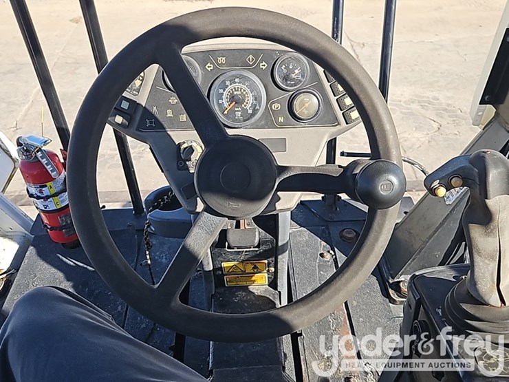 2014-caterpillar-cb54xw-image-24