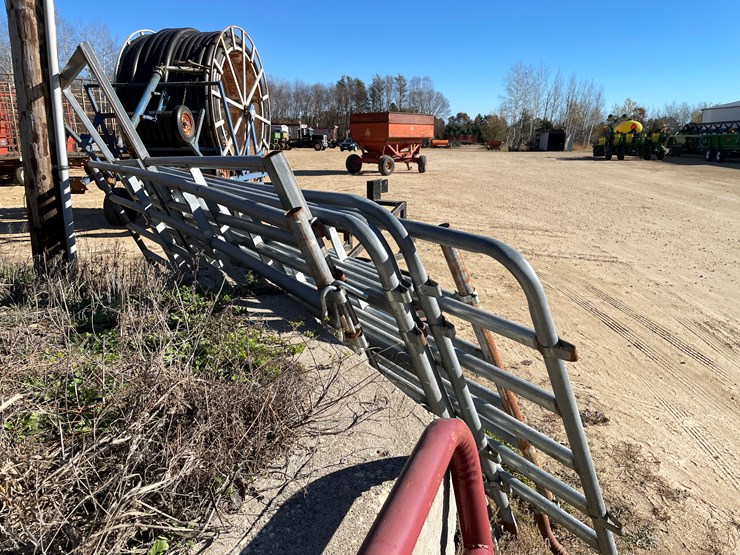 #5924a-•-galvanized-corral-with-walk-through-gate-image-5