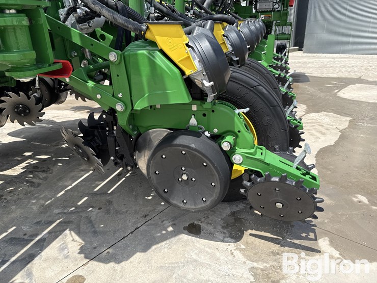 2022-john-deere-1775-image-17