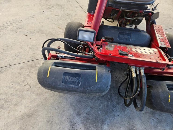 #3038-•-toro-3150-greens-mower-image-9