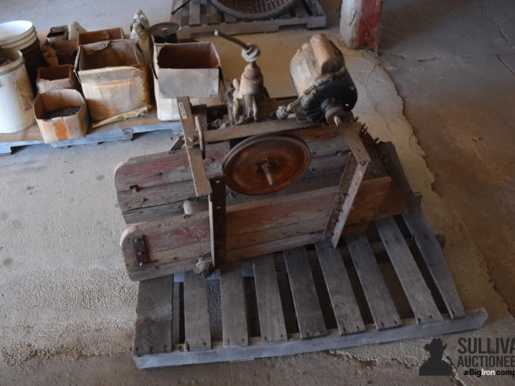 antique-motor-image-2