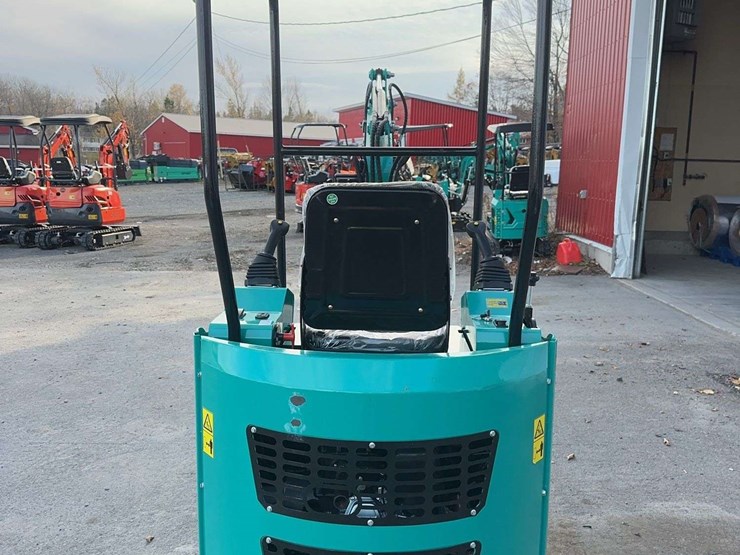 2025-agt-h15z-mini-excavator-image-6