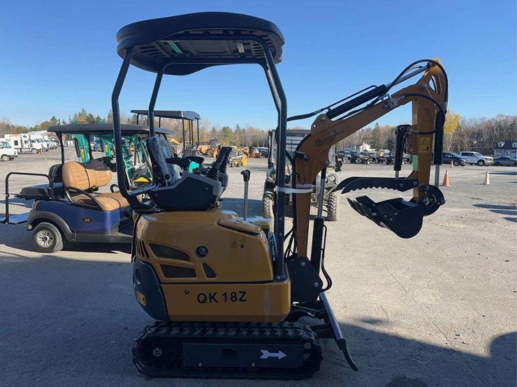 2025-agt-qk18z-mini-excavator-image-4
