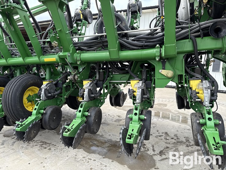 john-deere-16-image-14