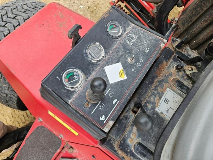 #3133-•-toro-reel-master-5200-fairway-mower-image-26