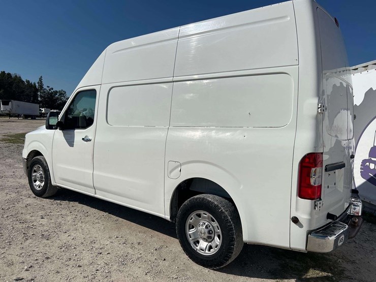 2012-nissan-nv2500hd-image-4