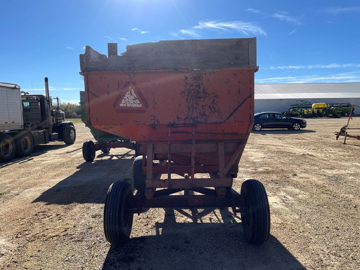 #5931-•-gravity-box-on-running-gear-image-6