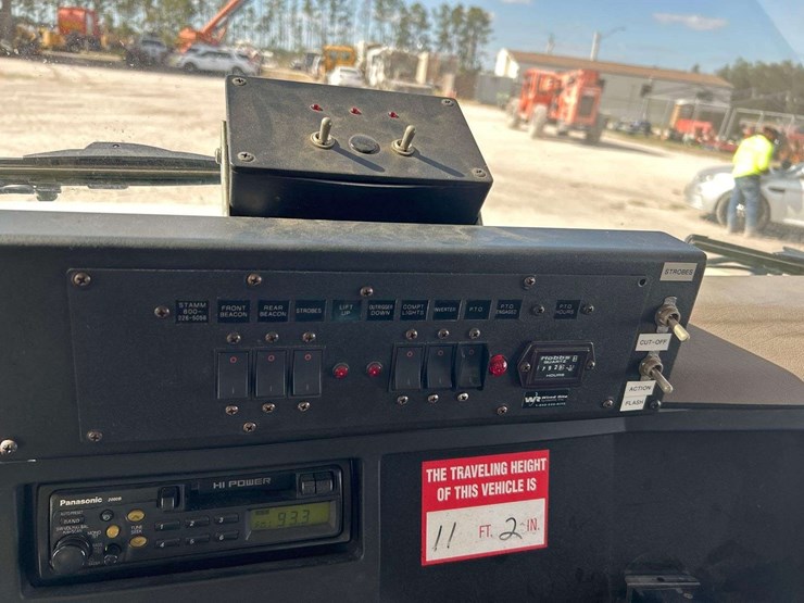 2002-international-4700-image-18